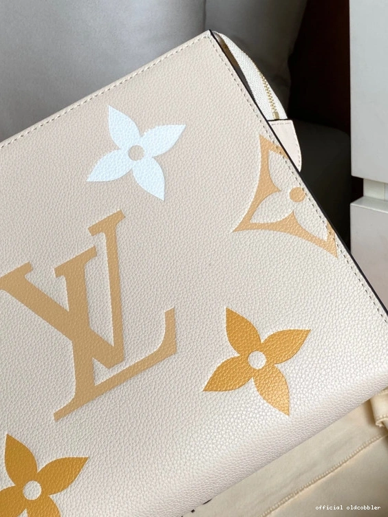 Official oldcobbler TOILETRY POUCH VUITTON LOUIS 26 0807